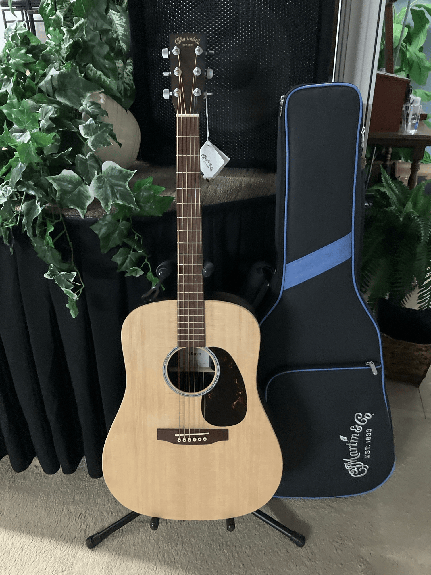 Martin D-X2E Solid Spruce Top Acoustic/Electric