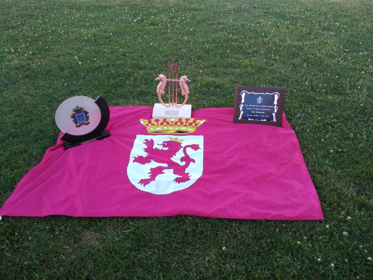 Tres premios para León