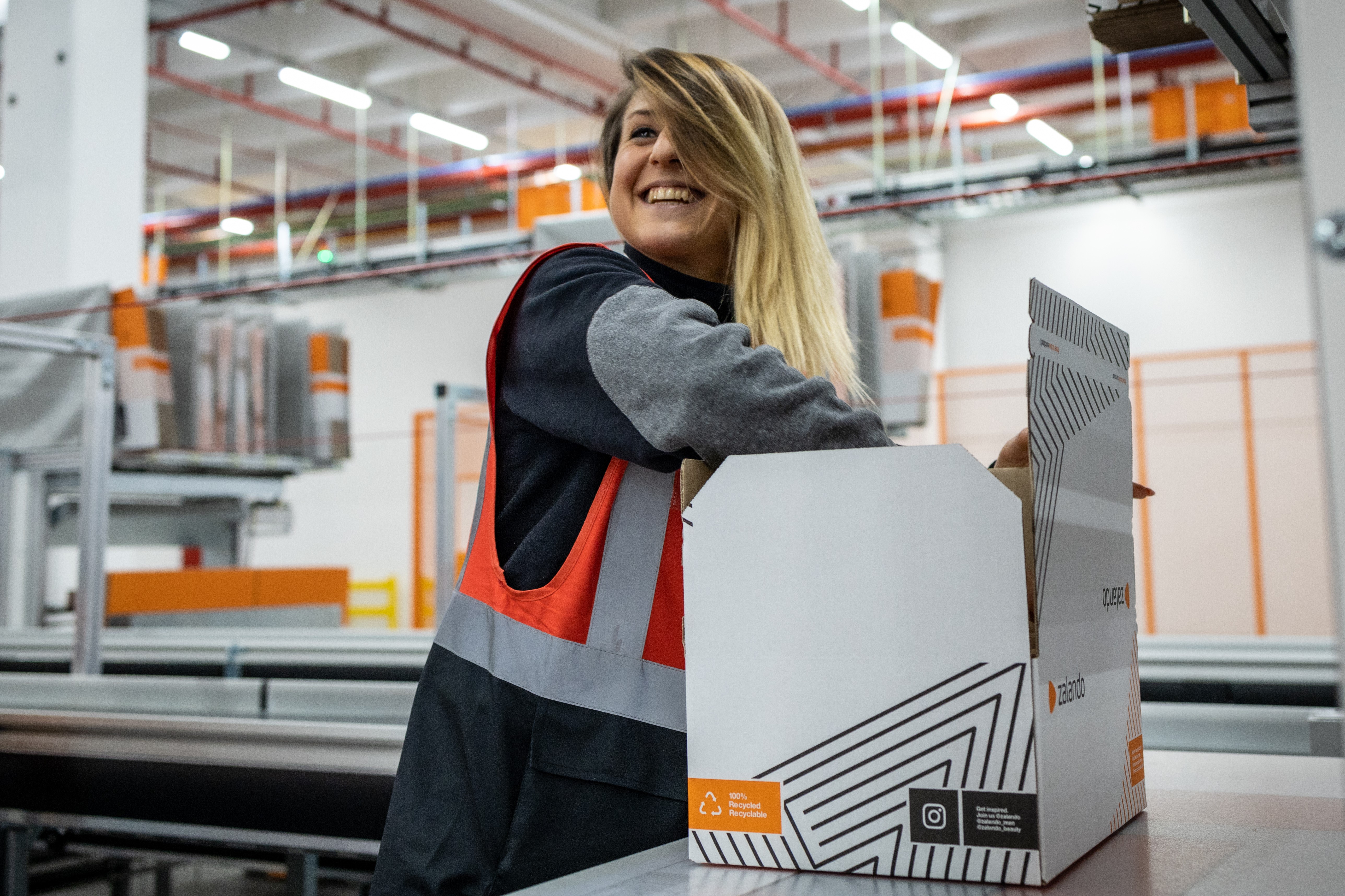 Zalando: Zalando Ships First Parcel From New Fulfillment Center In Verona (Nogarole Rocca), Italy | Zalando Corporate 3433_x_5150_jpg