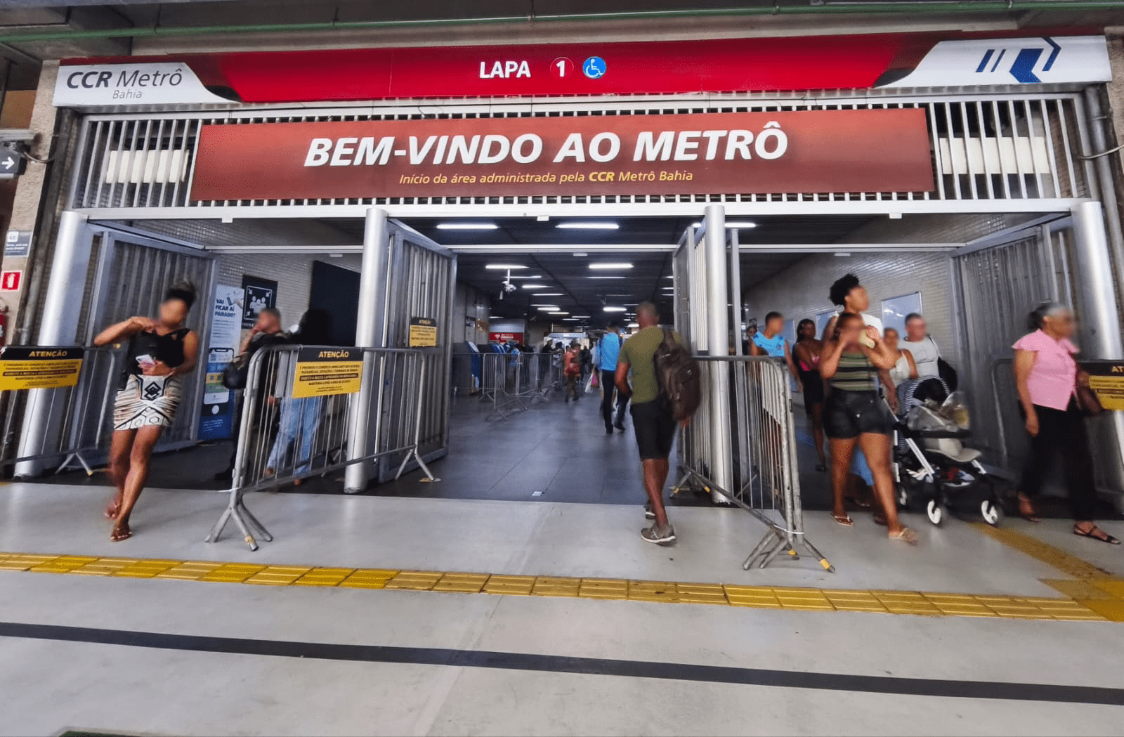 Ação gratuita no metrô promove conscientização sobre fibromialgia