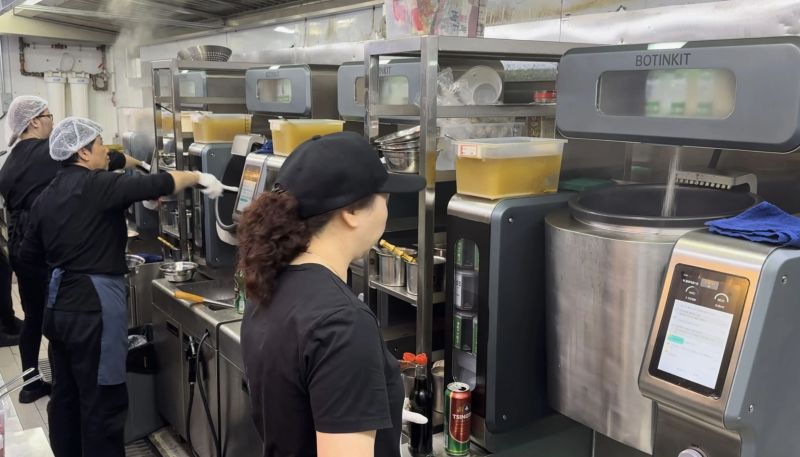 Botinkit Chefbot Robot - Premium Dark Texture Gallery - 4K