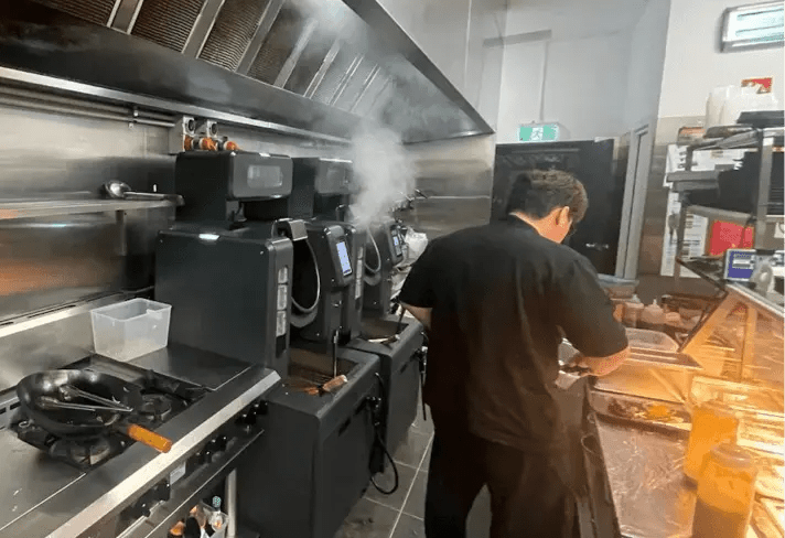 Botinkit Chefbot Robot - Download High Quality Landscape Wallpaper | 4K