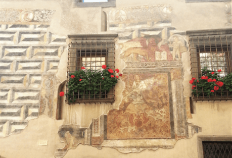 facciata affrescata a Clusone