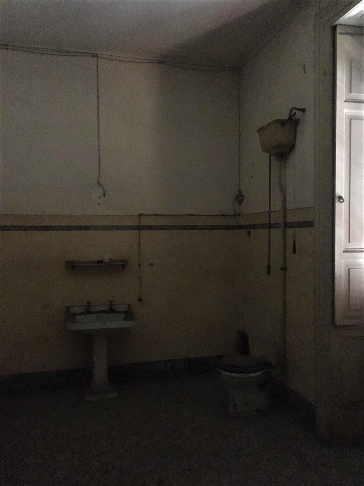 bagno di una villa ottocentesca disabitata