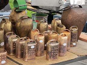 Glockenstand auf dem Markt von Espinavell