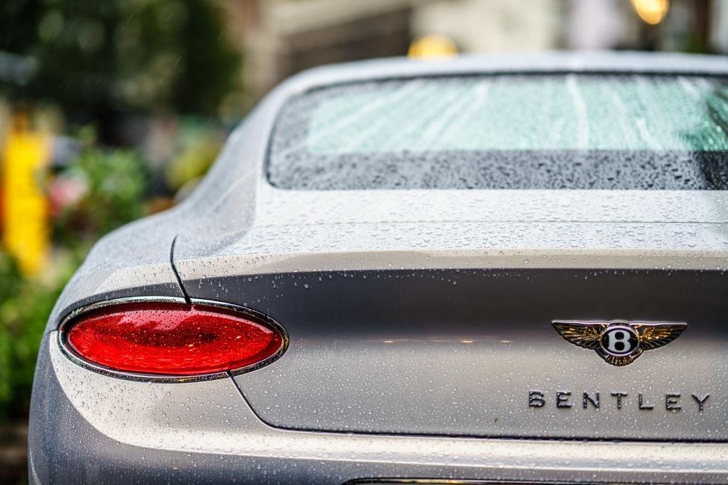 How much does it cost to maintain a bentley?