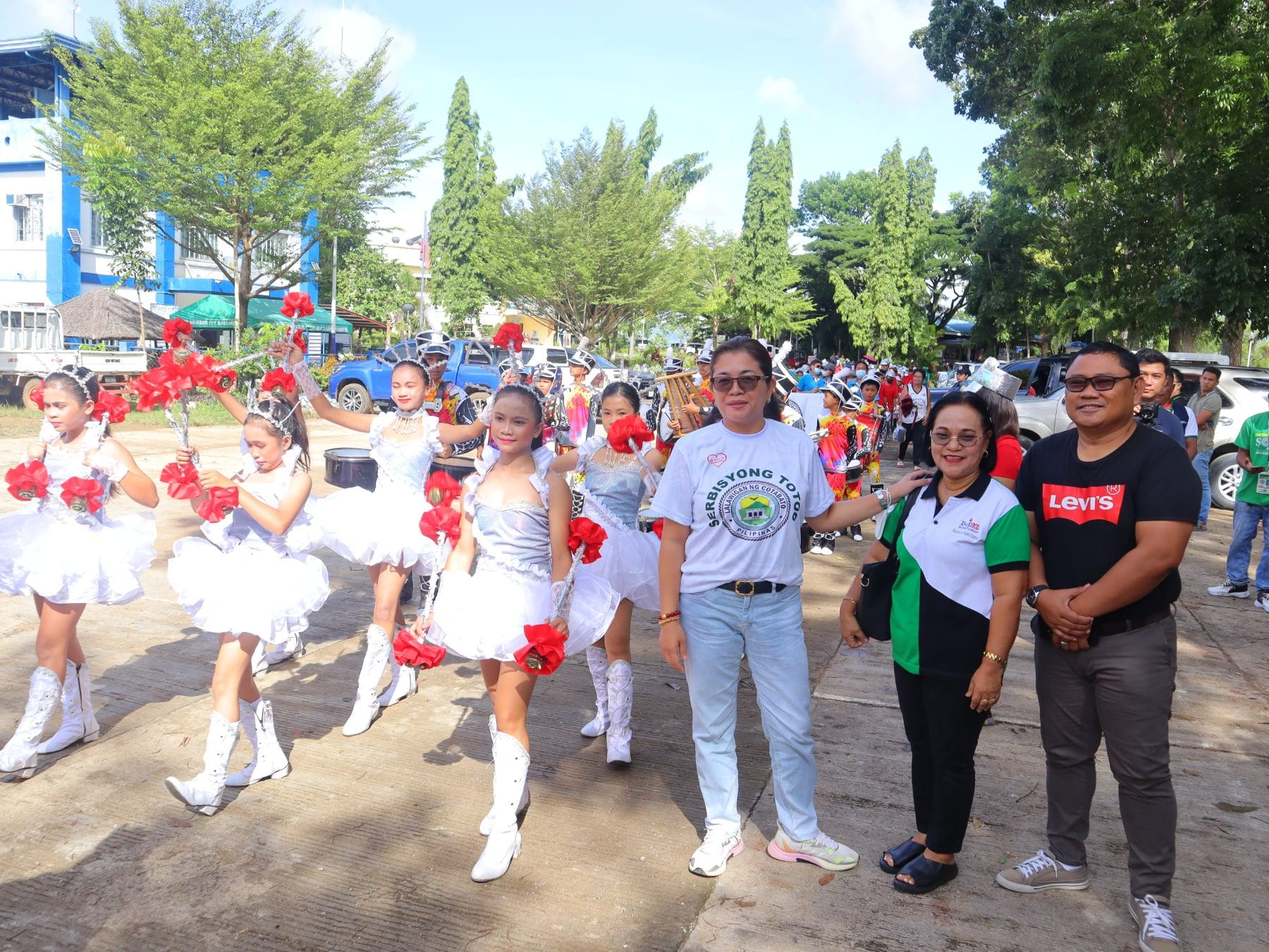 Gov. Mendoza nakisaya sa pagbubukas ng SKPC 2023 sa Banisilan ...