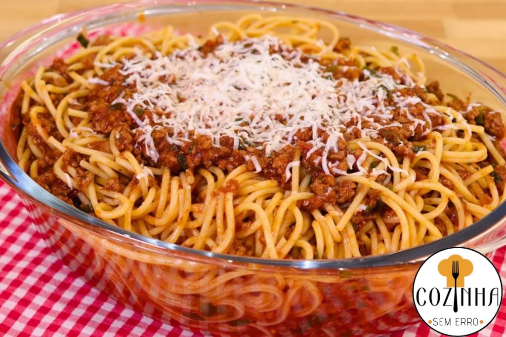 Macarrão na Manteiga com Carne Moída
