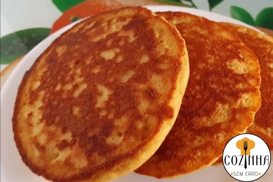 Pãozinho de Frigideira com Banana e Fubá