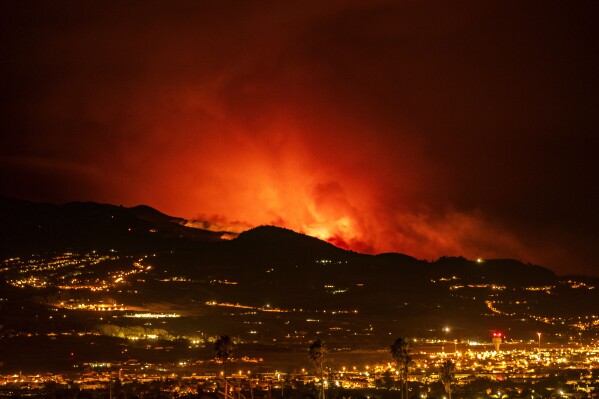 Thousands more evacuated as Tenerife fire rages on Spain's Canary Islands |  AP News
