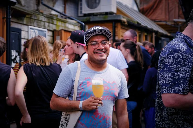 Craft Beer Cares - Download Elegant Minimal Illustration | 4K