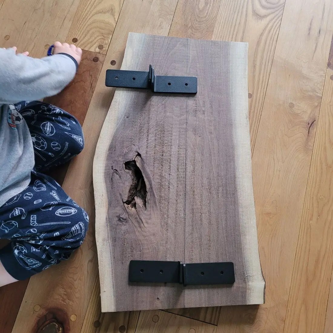 Raw live edge walnut, checking brackets for size
