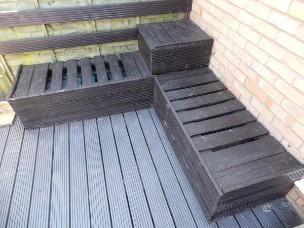 Learn how to build a stylish outdoor garden pallet corner sofa with a storage box in this easy DIY tutorial. By Crafting Happiness.