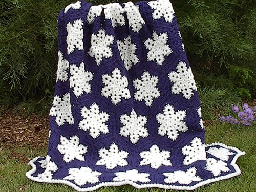 Here is a roundup of free crochet blanket, throw, and afghan patterns to make for Christmas curated by Crafting Happiness.