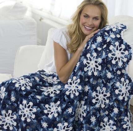 Here is a roundup of free crochet blanket, throw, and afghan patterns to make for Christmas curated by Crafting Happiness.