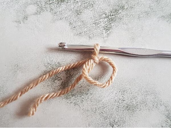 Learn how to crochet the Crochet Granny Stitch Hexagon with this easy photo tutorial from Crafting Happiness. Free crochet pattern.