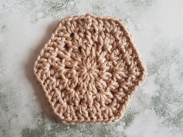 Learn how to crochet the Crochet Granny Stitch Hexagon with this easy photo tutorial from Crafting Happiness. Free crochet pattern.