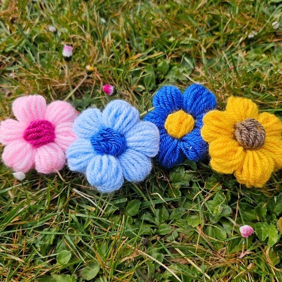 BLOG SWATCH 2 - Puff Stitch Daisy- Crafting Happiness