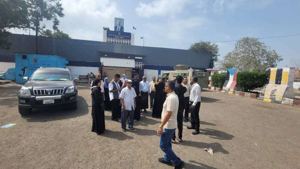 العولقي يفتح النار على شكلية مؤسسات الانتقالي ويصفها بـ عديمة التأثير