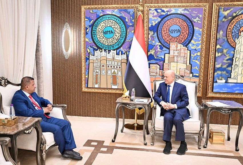 رئيس مجلس القيادة يحذر من استنساخ انتهاكات المليشيات الحوثية بحق الصحفيين والحريات العامة رئيس مجلس القيادة يحذر من استنساخ انتهاكات المليشيات الحوثية بحق الصحفيين والحريات العامة