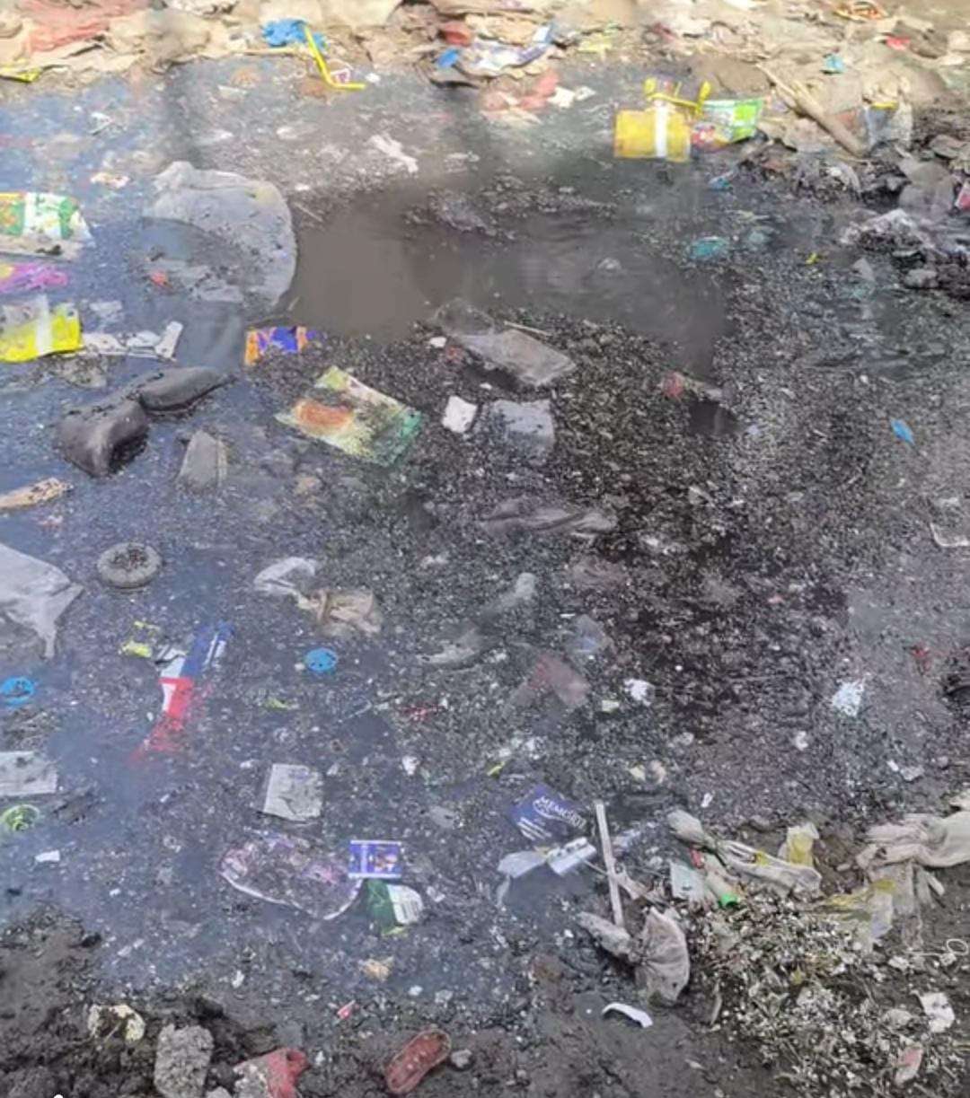 أطفال الشرقية في عدن يواجهون خطر الوباء