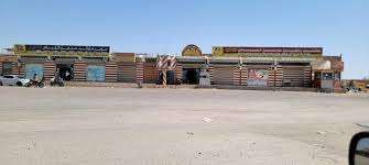 أهالي أحور يخرجون للمطالبة بتدخل عاجل في السوق (صورة)