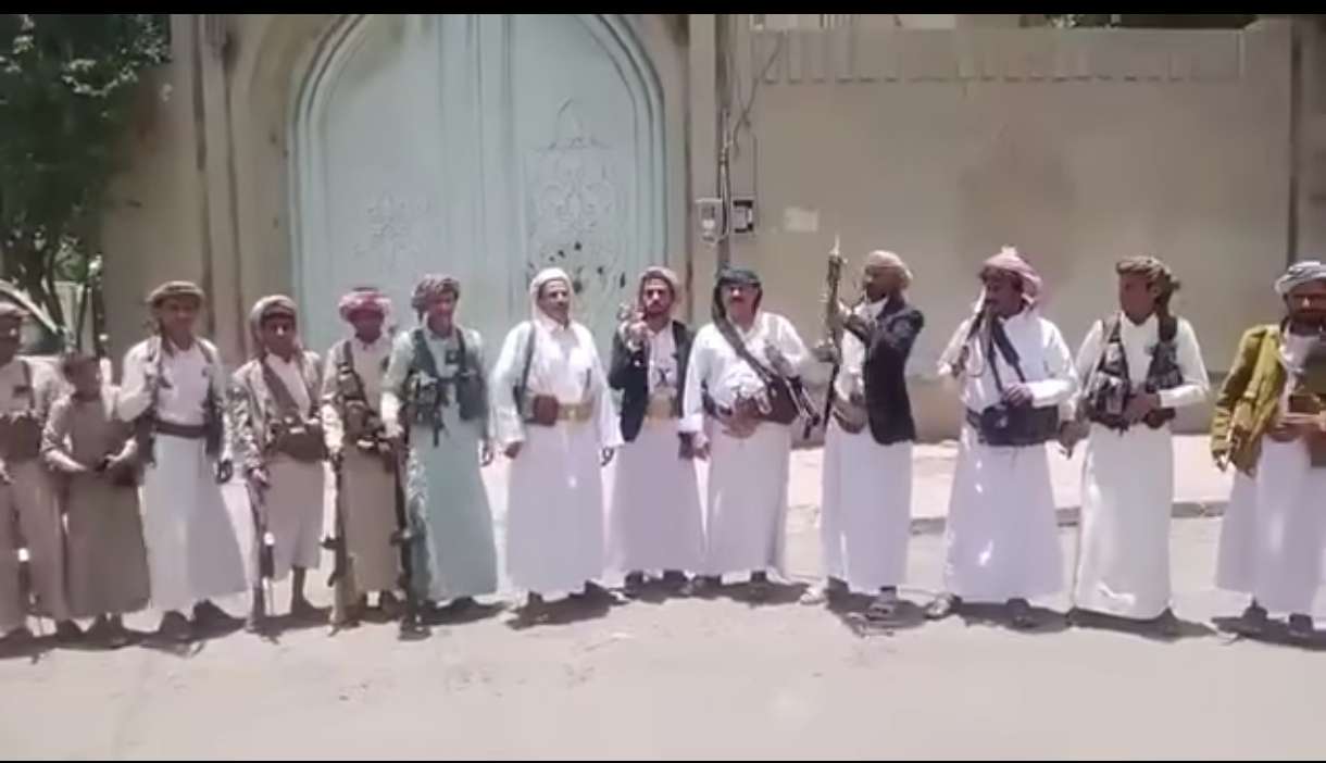 عاجل: توتر أمني في صنعاء ودعوات للنفير القبلي إثر رفض فارس مناع إخلاء منزل ابنة الرئيس صدام حسين