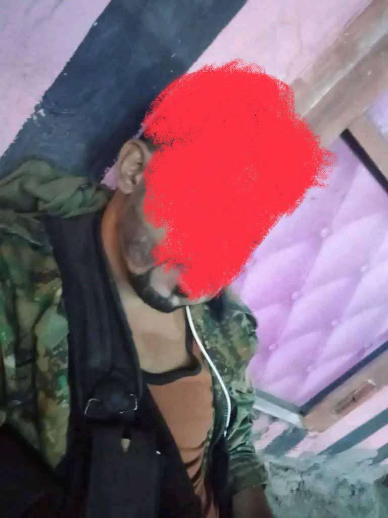 بالصورة .. جندي يقوم بنشر صور خادشة لامرأة ويبتزها