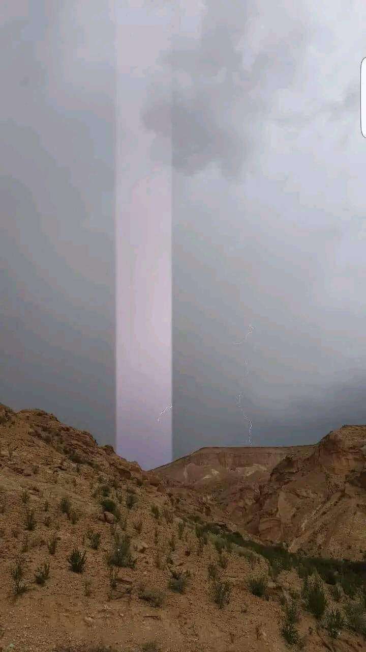 ظهور شعاع غريب في شبوة يثير مواقع التواصل الإجتماعي