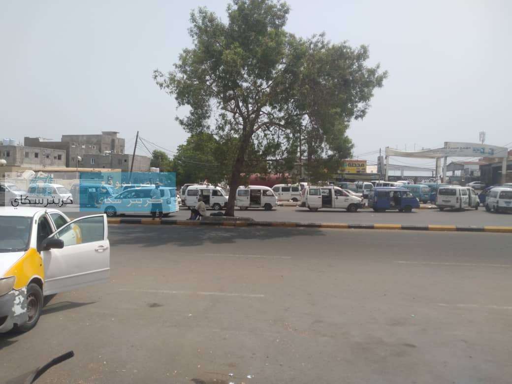 عاجل:زحام غير مسبوق على محطات الغاز في عدن(صور)