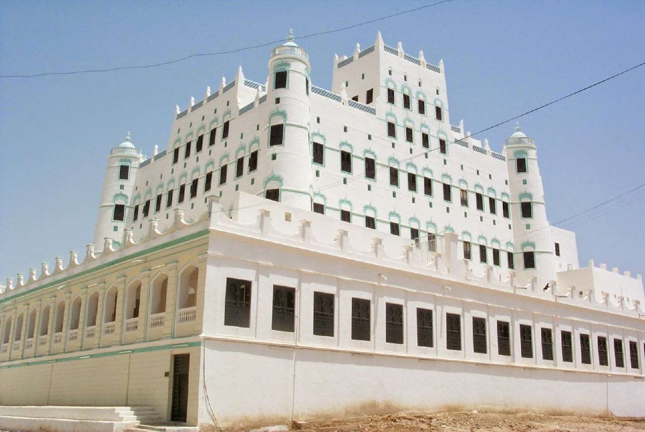 إنفجار مياه الصرف الصحي بتريم