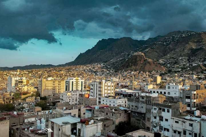سقوط جرحى إثر استهداف مقر قوات النجدة في تعز بطائرة مسيرة