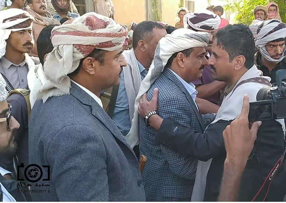 بالصور.. رئيس المجلس الانتقالي الجنوبي يصل نصاب للقاء الشيخ الوزير