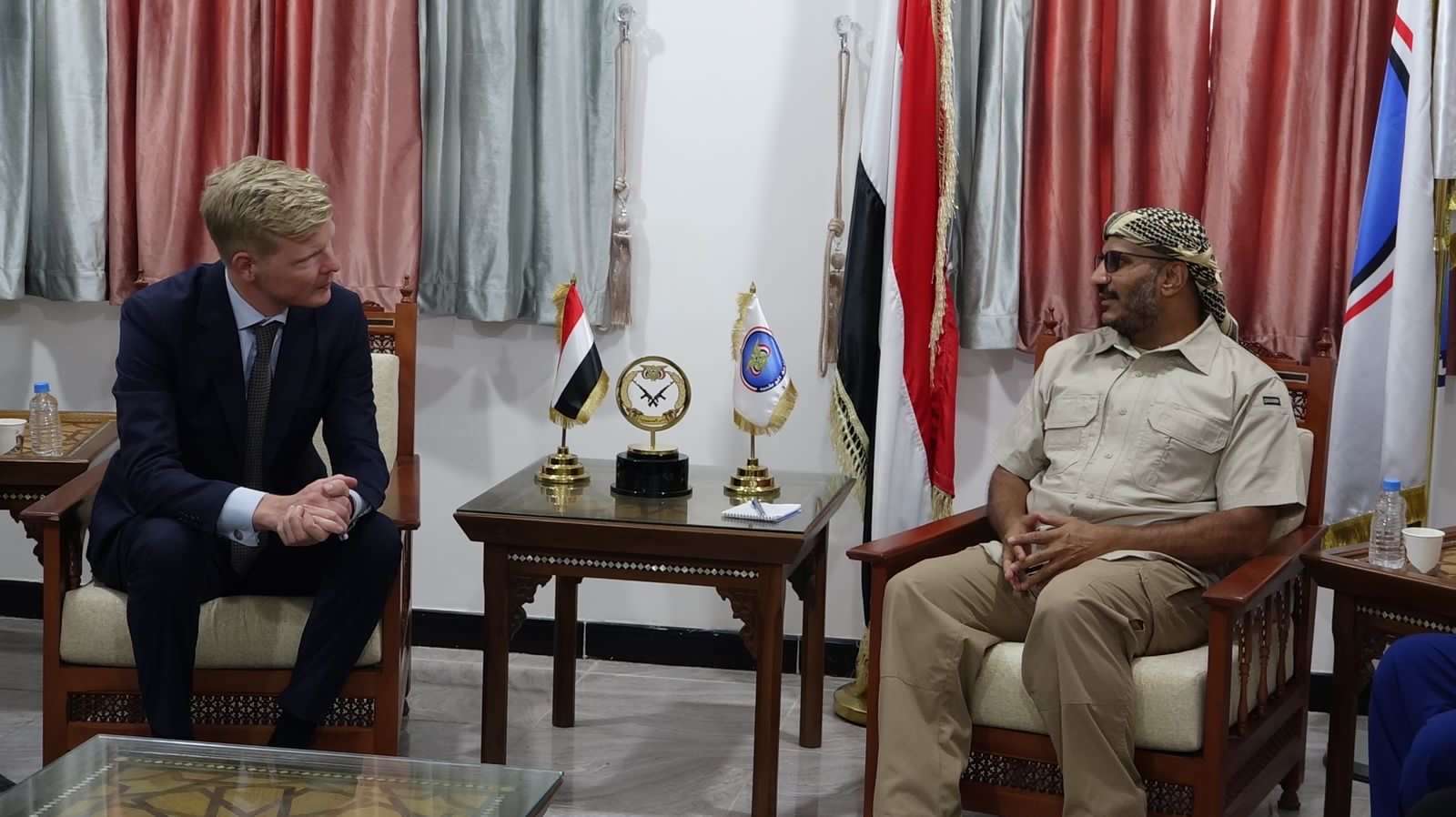 بماذا علق العميد طارق صالح على استقباله للمبعوث الأممي لدى اليمن؟