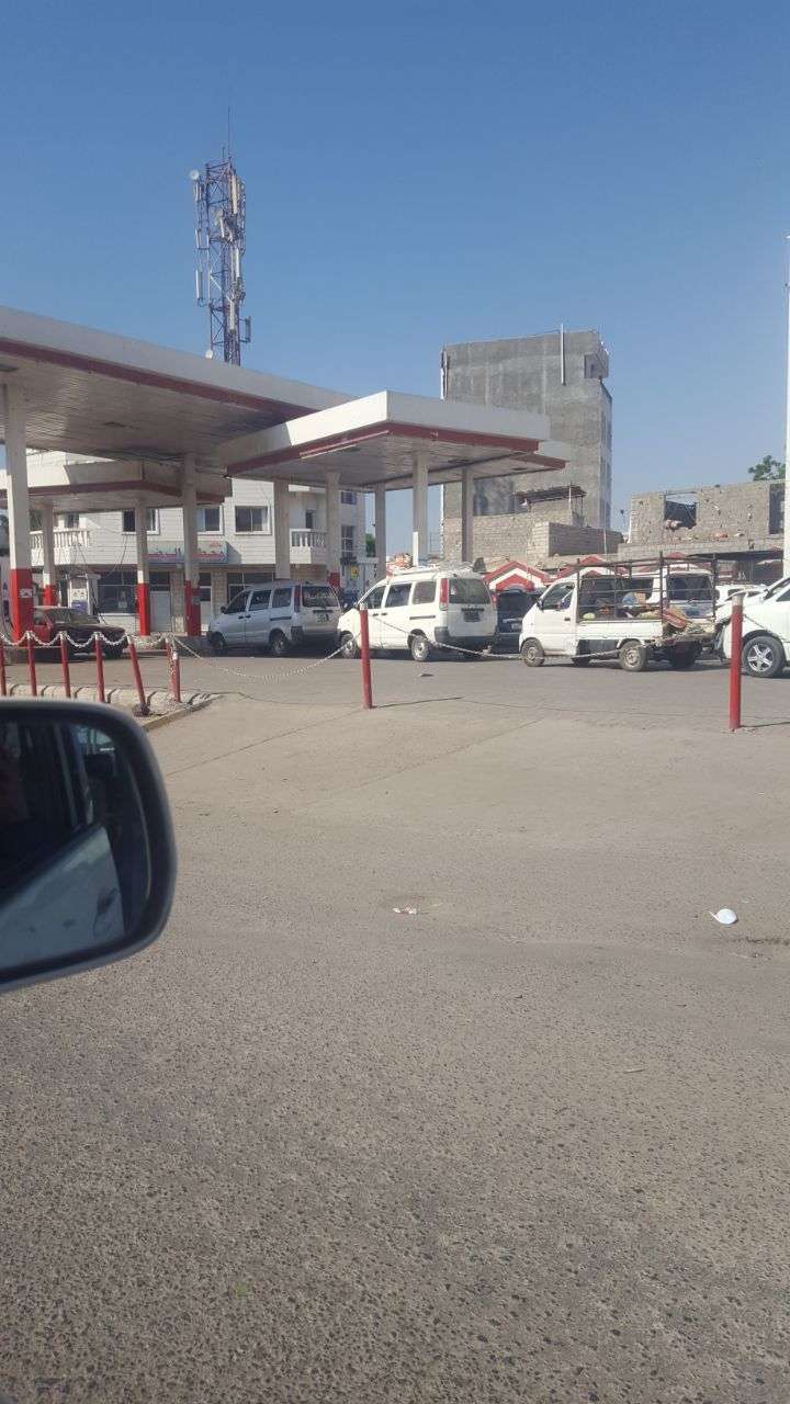 ازدحام خانق امام محطات البترول بعدن