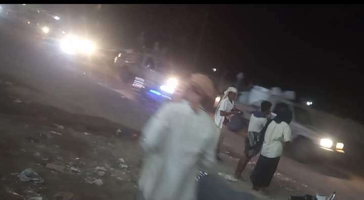 عاجل:لحظة وصول القوات المشتركة الى الخوخة بعد انسحابها من الحديدة(صورة) عاجل:لحظة وصول القوات المشتركة الى الخوخة بعد انسحابها من الحديدة(صورة)