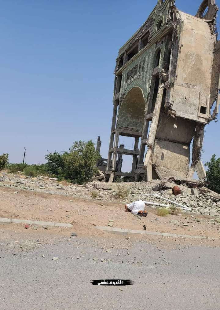 شاهد الصورة الأولى لفتح كيلو ١٦ بالحديدة عقب سنوات من الإغلاق شاهد الصورة الأولى لفتح كيلو ١٦ بالحديدة عقب سنوات من الإغلاق