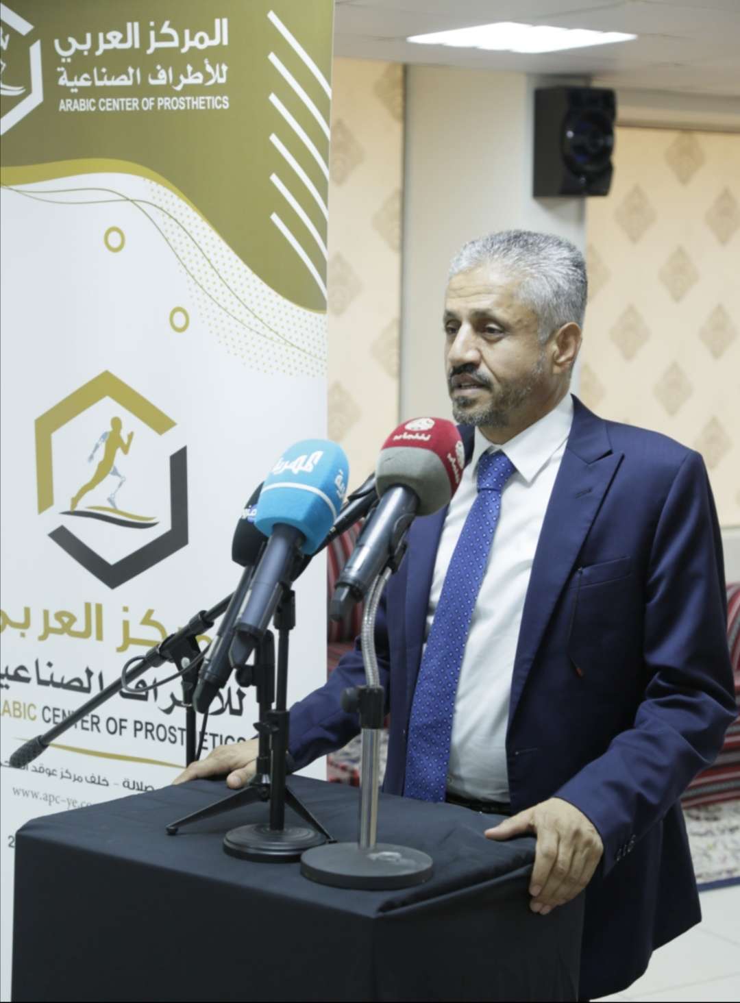 الشيخ حمود سعيد المخلافي يزور جرحى مأرب في المركز العربي بسلطنة عمان الشيخ حمود سعيد المخلافي يزور جرحى مأرب في المركز العربي بسلطنة عمان