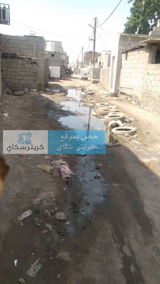 بالصور.. مياه الصرف الصحي تطفح بشوارع ومنازل البساتين والاهالي يستغيثون