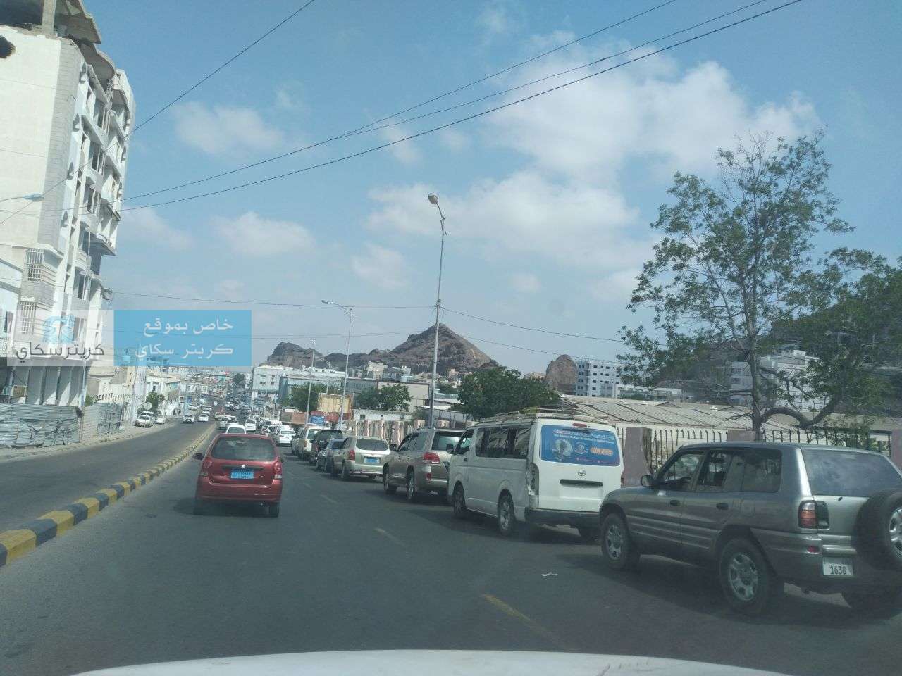 بالصور .. طوابير كبيرة وغير مسبوقة أمام محطة شركة النفط بالمعلا