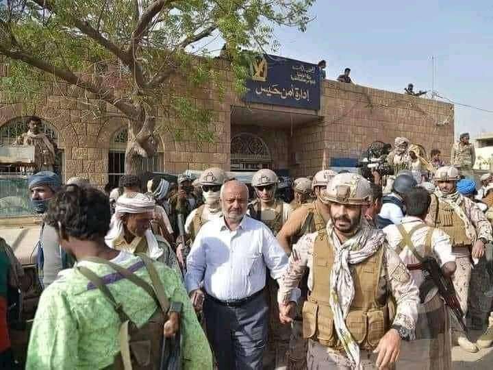 محافظ الحديدة يزور مركز مديرية حيس بعد سيطرة القوات المشتركة(صورة)