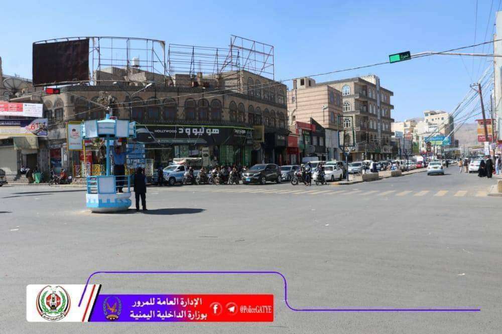 الإدارة العامة للمرور تدشن العمل بنموذج جديد للإشارات الضوئية بصنعاء