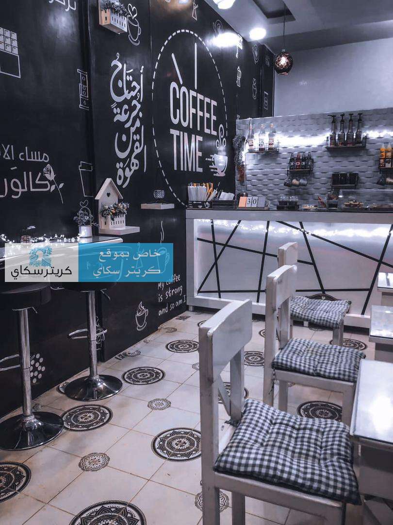 قوة أمنية تغلق كافيه خاص بالفتيات بشبوة بحجة انهم يتناولون هذا الشيء المخالف للاعراف والقيم