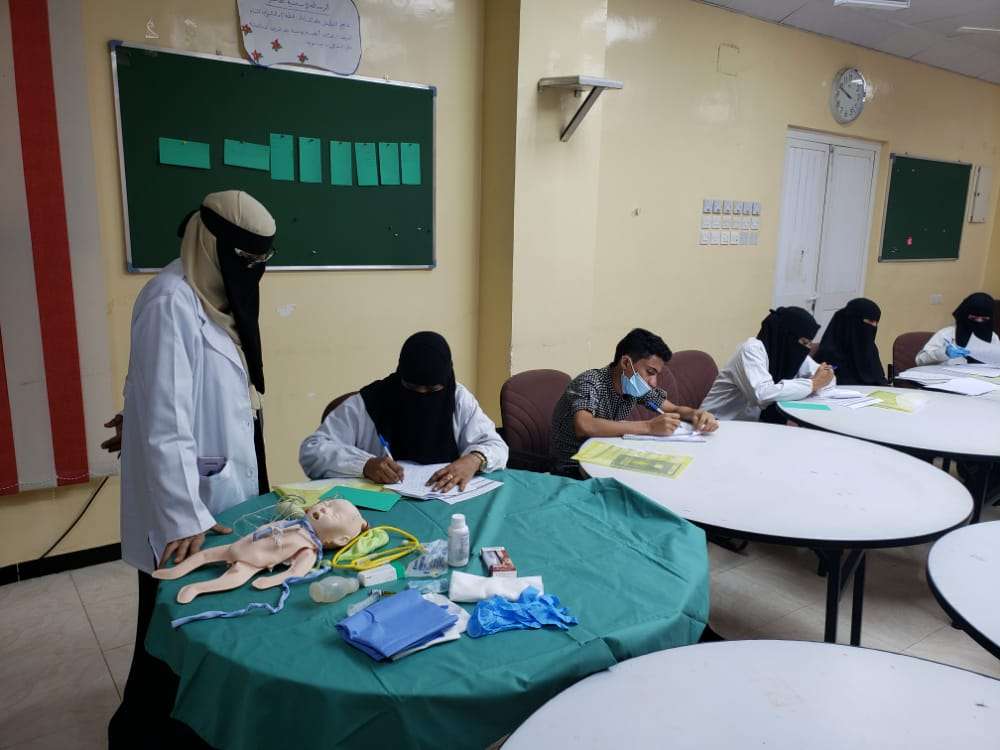 برعاية مدير عام الصداقة.. تدشين دورة تدريبية في مجال الرعاية الأساسية لحديثي الولادة والخدج بعدن
