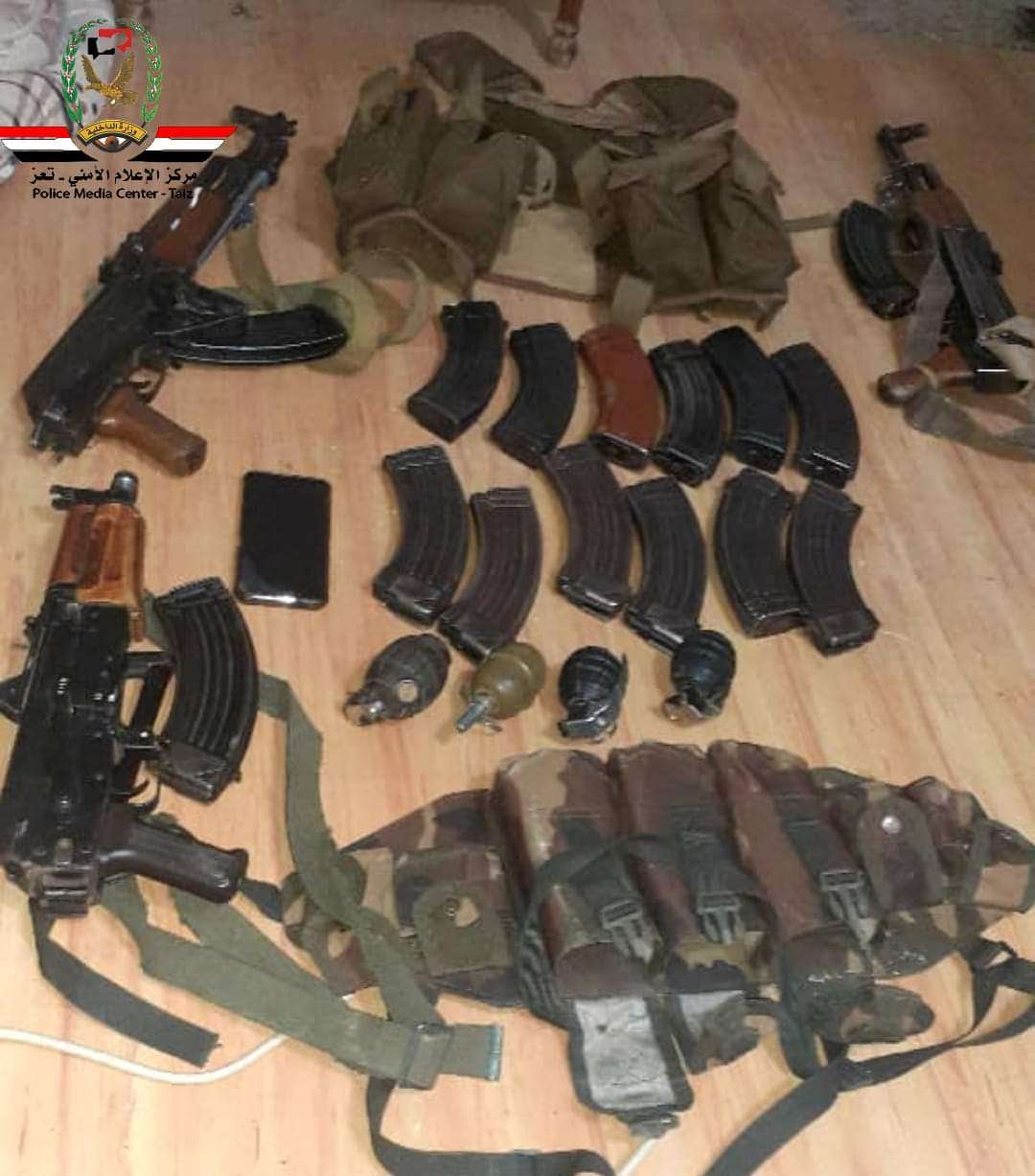 شرطة الشمايتين تلقي القبض على عصابة مسلحة مكونة من ٤ أشخاص وتصادر أسلحتهم