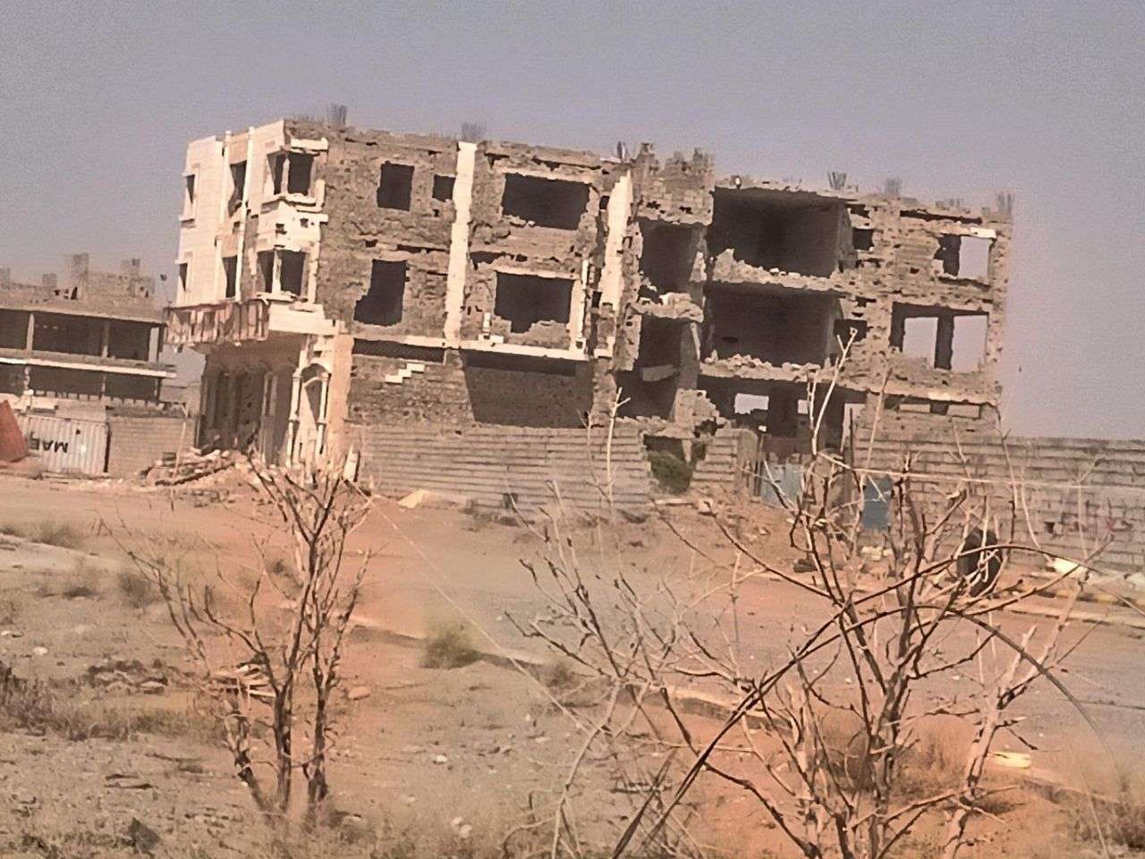 الكشف عن حقيقة قيام القوات المشتركة بعمل سياج شائك بهذه المناطق بالساحل الغربي
