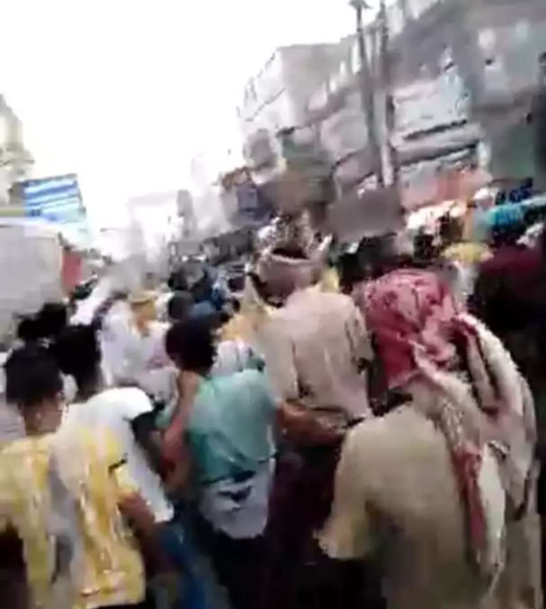 مجموعة حقوق المواطن بعدن تنظم مسيرة حاشدة رفضاً لسياسة التجويع