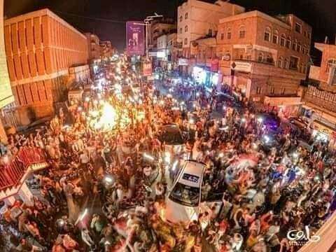 لأول مرة منذ إندلاع الحرب.. هذا ماحدث بجبهة الساحل الغربي بين الحوثيين والشرعية لحظة فوز منتخب اليمن