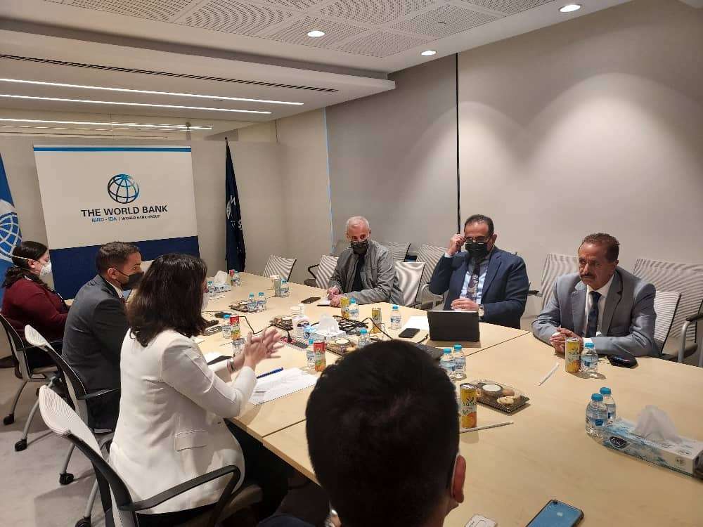 وزير الصحة يبحث مع ممثلين عن البنك الدولي تعزيز قدرات عمل المختبرات ورفع كفاءة مراكز العزل