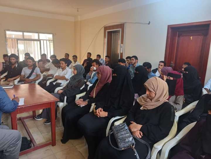 نادي الخريجين بمؤسسة الطلاب المتفوقين بعدن يستعرض مجالات العمل المتاحة للمشمولين بالرعاية